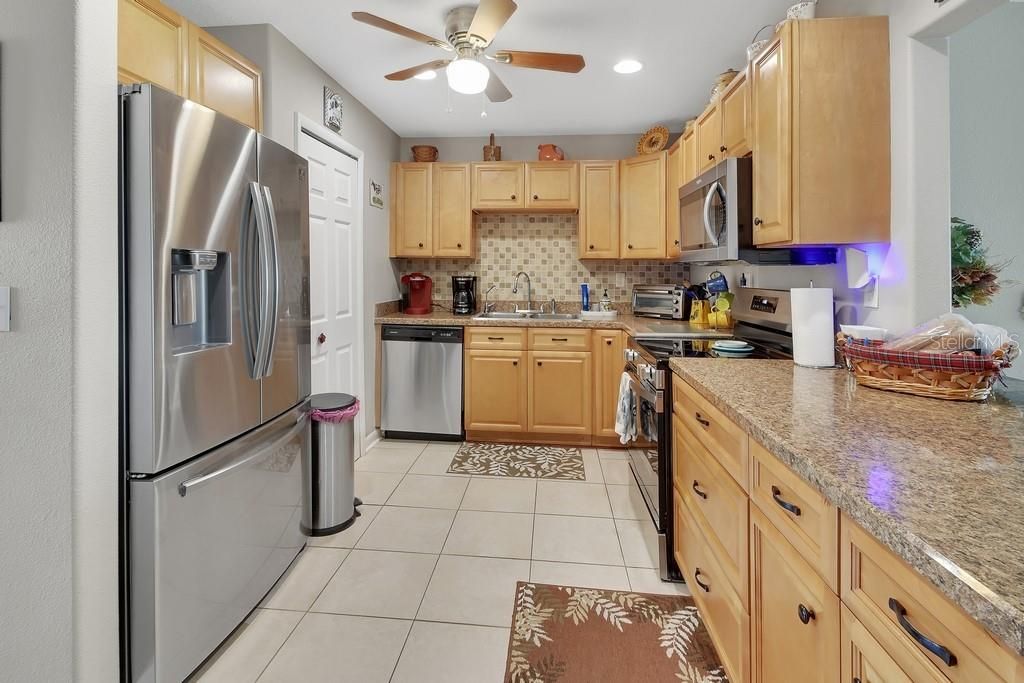 En Venta: $339,900 (3 camas, 3 baños, 1600 Pies cuadrados)