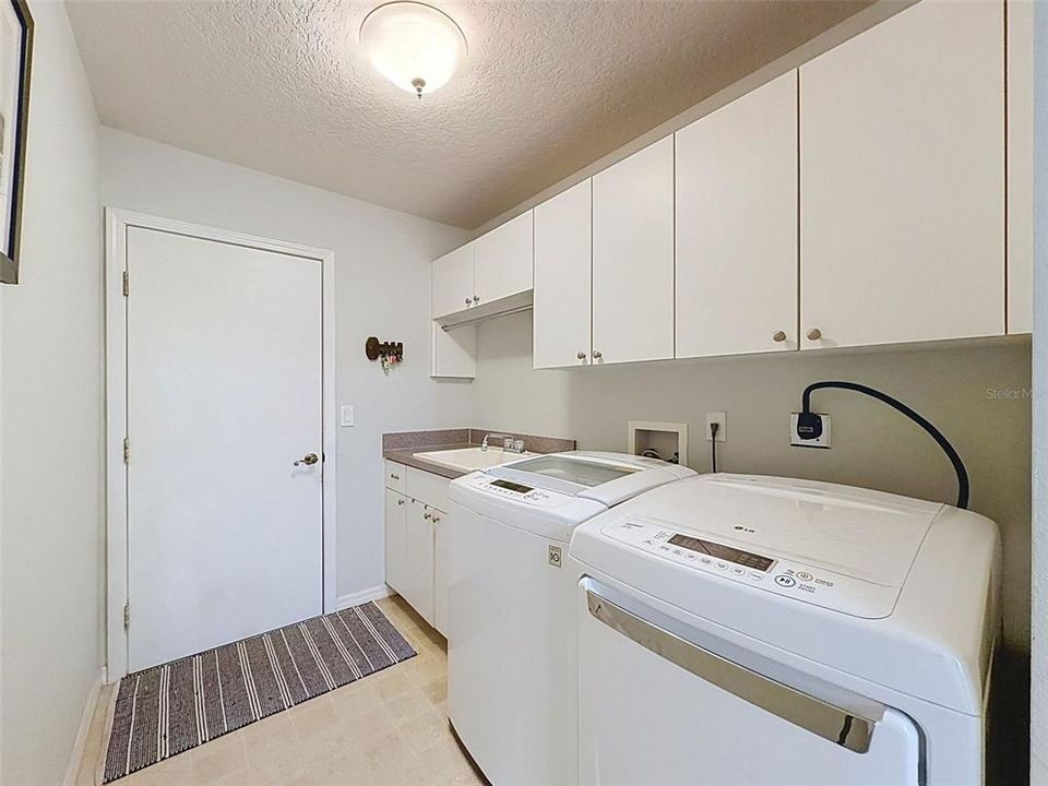 На продажу: $359,900 (3 спален, 2 ванн, 2099 Квадратных фут)