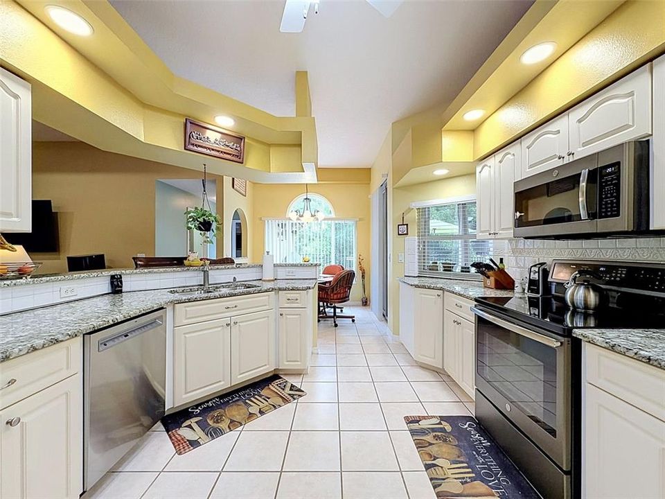 На продажу: $359,900 (3 спален, 2 ванн, 2099 Квадратных фут)