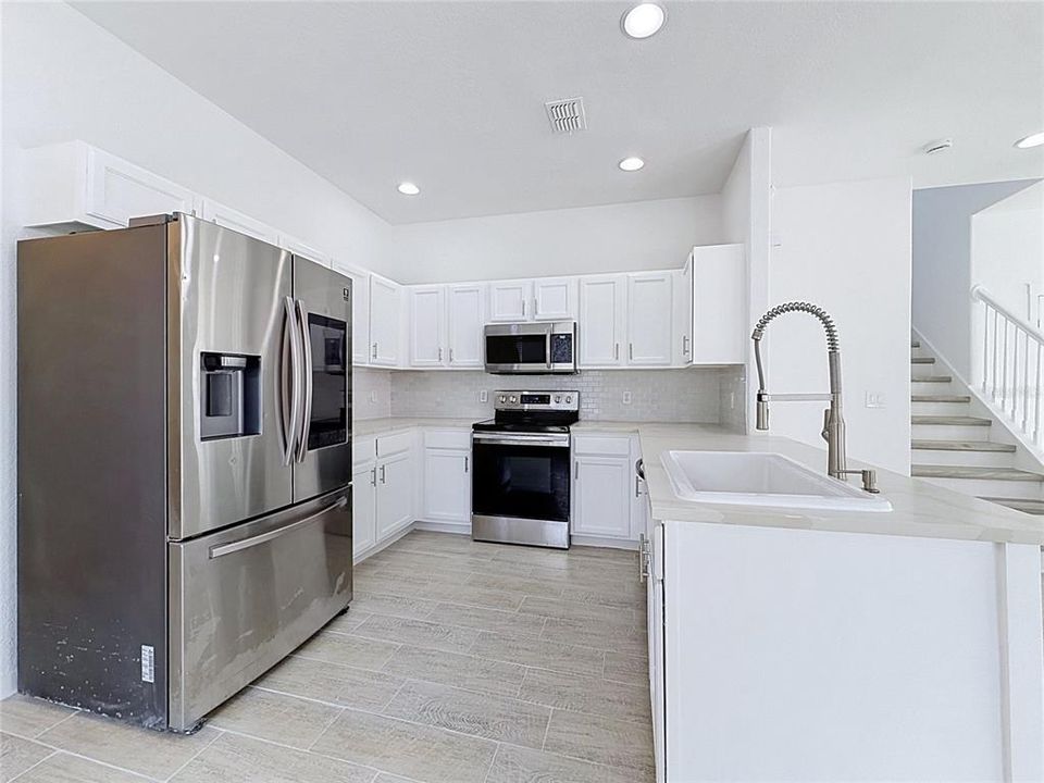 En Venta: $429,900 (4 camas, 2 baños, 2072 Pies cuadrados)