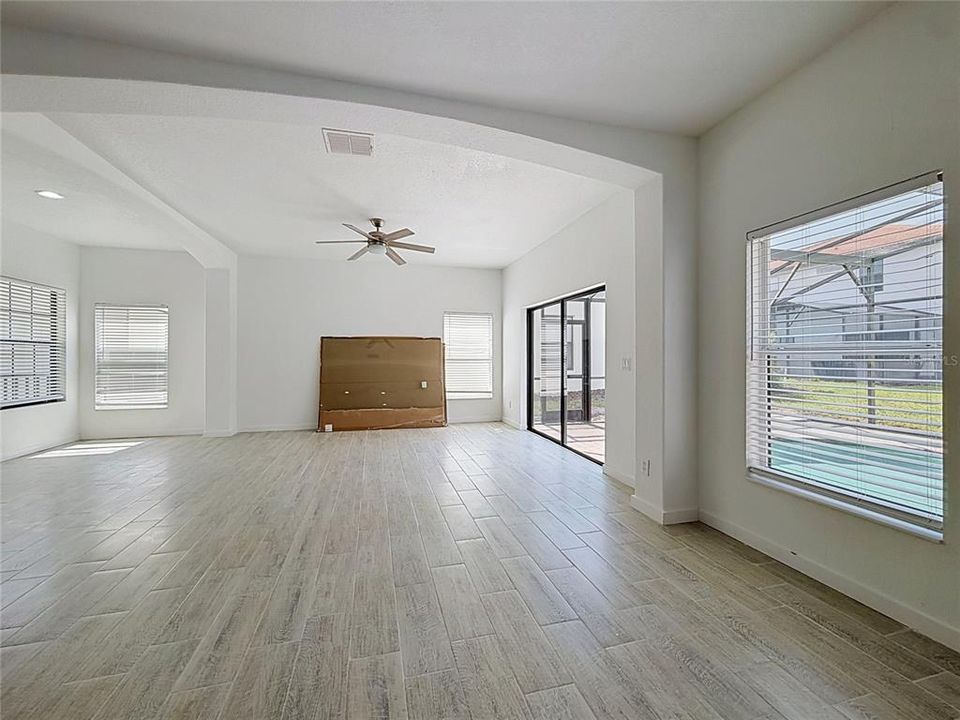 En Venta: $429,900 (4 camas, 2 baños, 2072 Pies cuadrados)