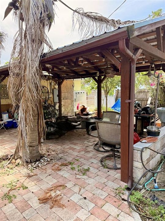 For Sale: $194,000 (3 beds, 1 baths, 1096 Square Feet)