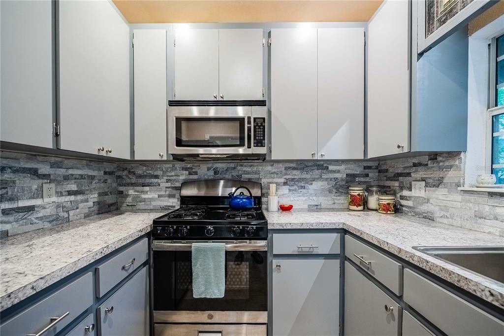 На продажу: $314,900 (2 спален, 1 ванн, 1258 Квадратных фут)