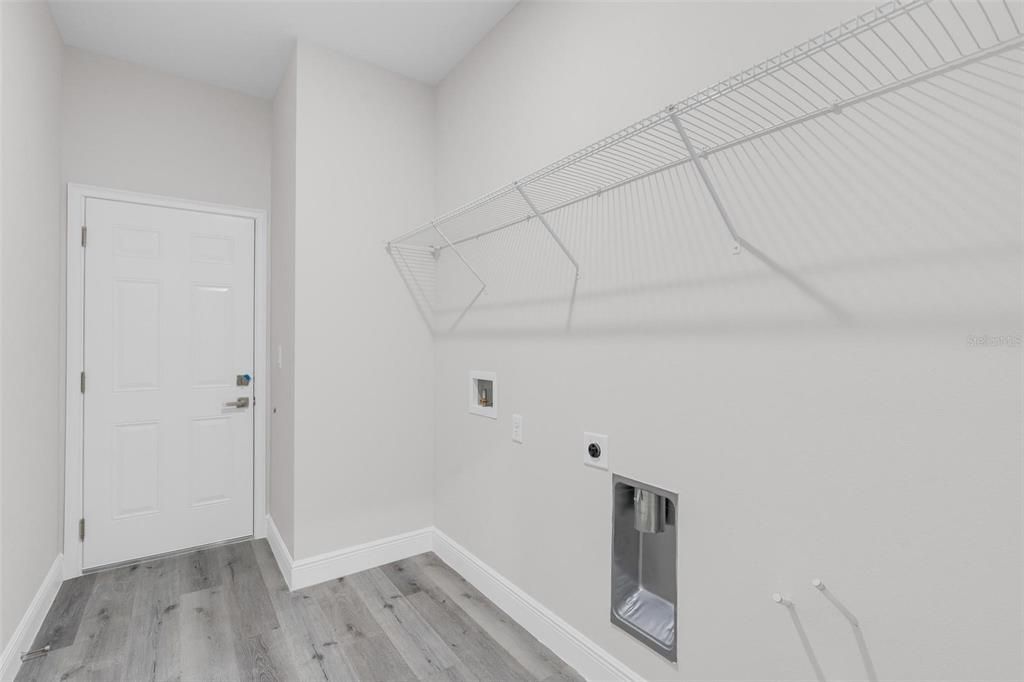 На продажу: $289,990 (4 спален, 2 ванн, 1845 Квадратных фут)
