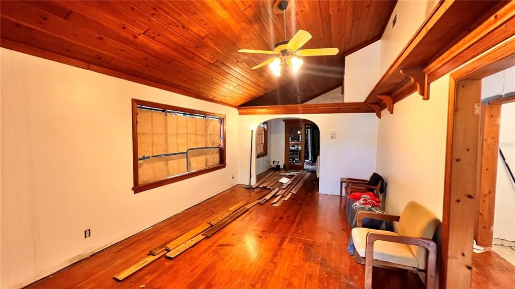Activo con contrato: $285,000 (3 camas, 2 baños, 1497 Pies cuadrados)