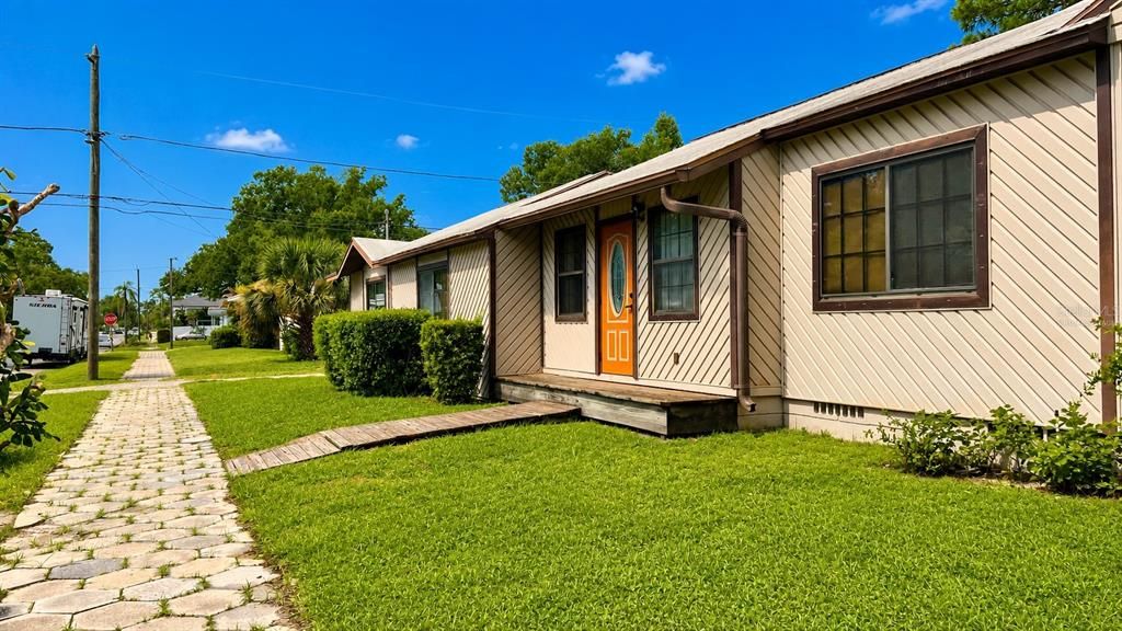 Activo con contrato: $285,000 (3 camas, 2 baños, 1497 Pies cuadrados)