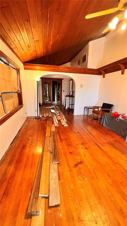 Activo con contrato: $285,000 (3 camas, 2 baños, 1497 Pies cuadrados)