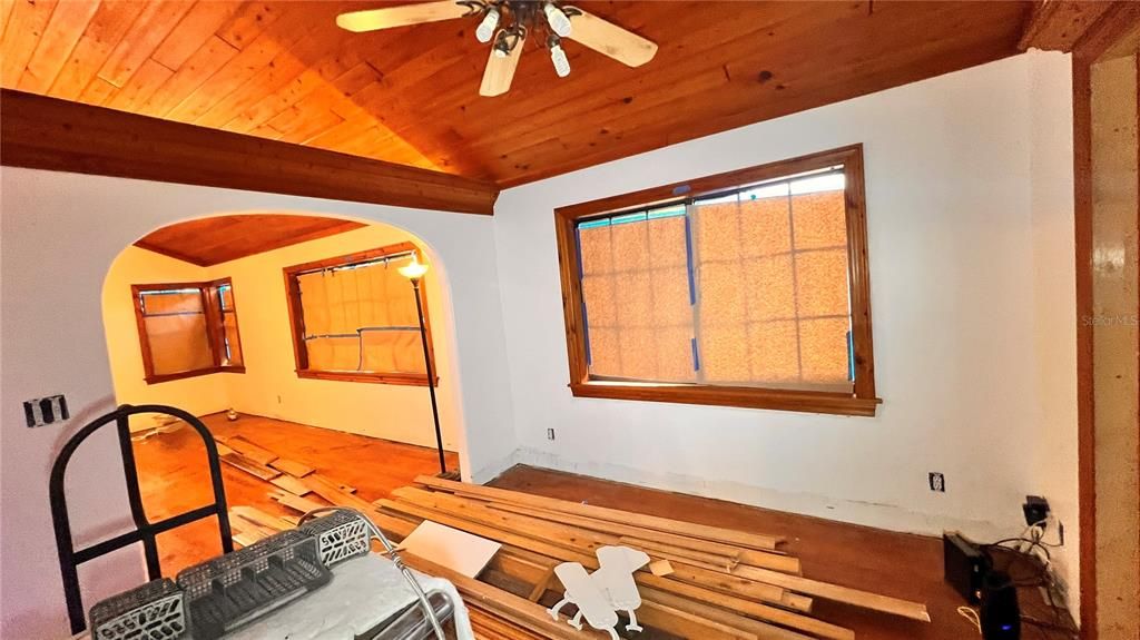Activo con contrato: $285,000 (3 camas, 2 baños, 1497 Pies cuadrados)