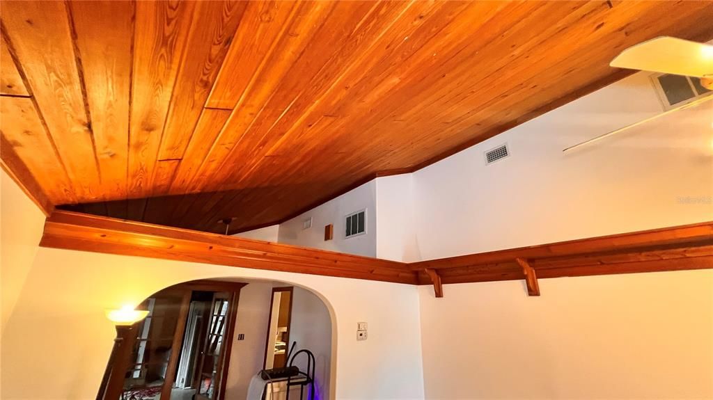 Activo con contrato: $285,000 (3 camas, 2 baños, 1497 Pies cuadrados)