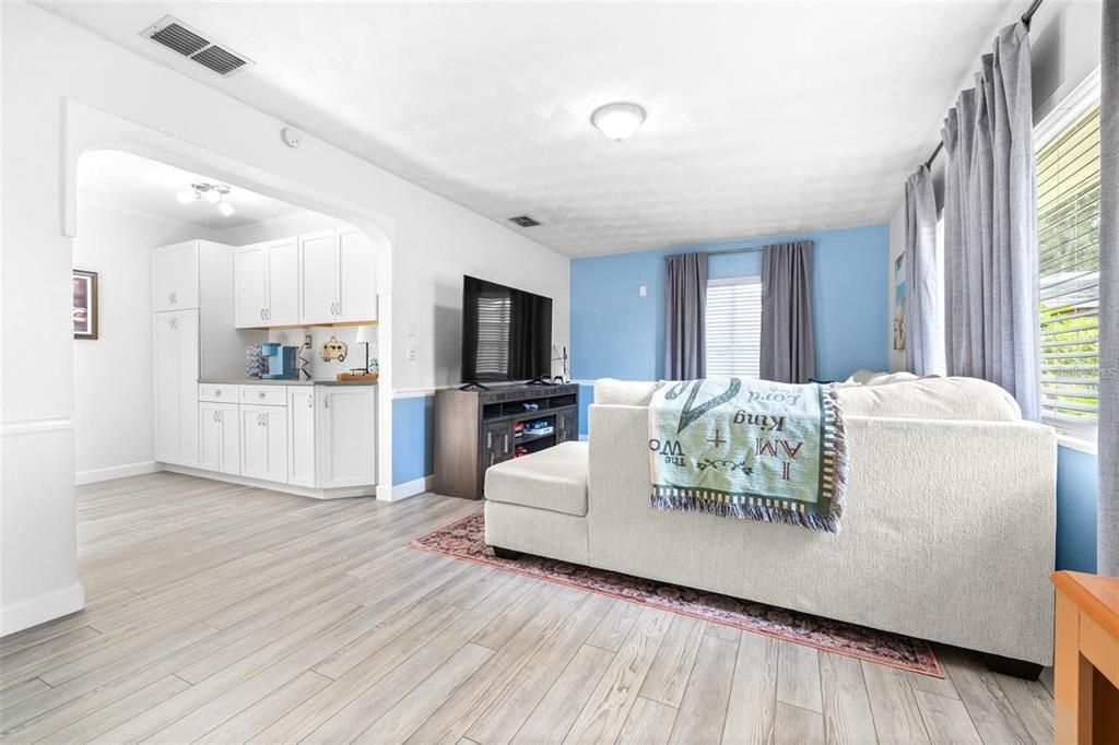 На продажу: $409,900 (4 спален, 3 ванн, 2492 Квадратных фут)