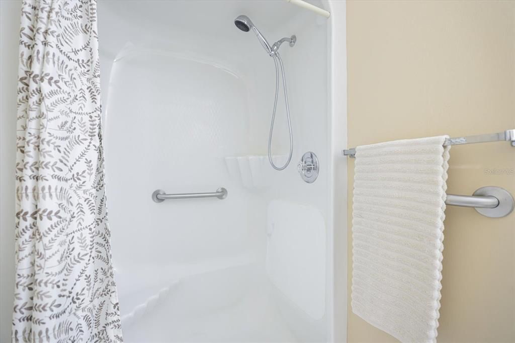 На продажу: $157,500 (2 спален, 2 ванн, 1272 Квадратных фут)