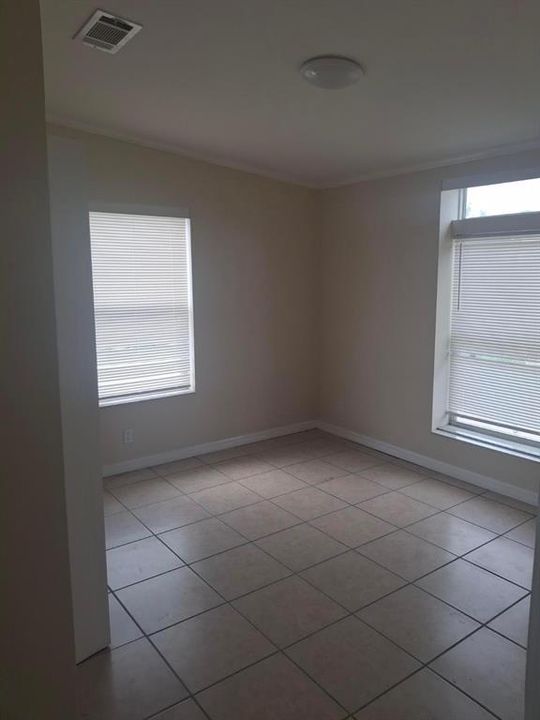 For Rent: $1,800 (3 beds, 2 baths, 1360 Square Feet)