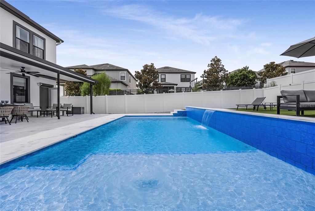 En Venta: $859,000 (4 camas, 2 baños, 2990 Pies cuadrados)