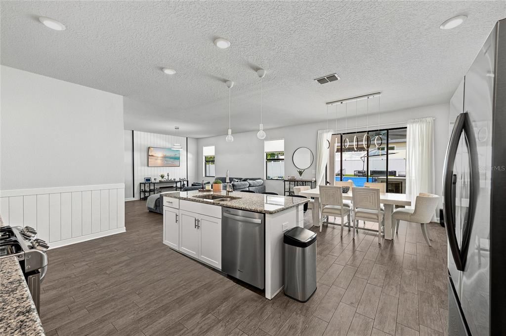 En Venta: $859,000 (4 camas, 2 baños, 2990 Pies cuadrados)