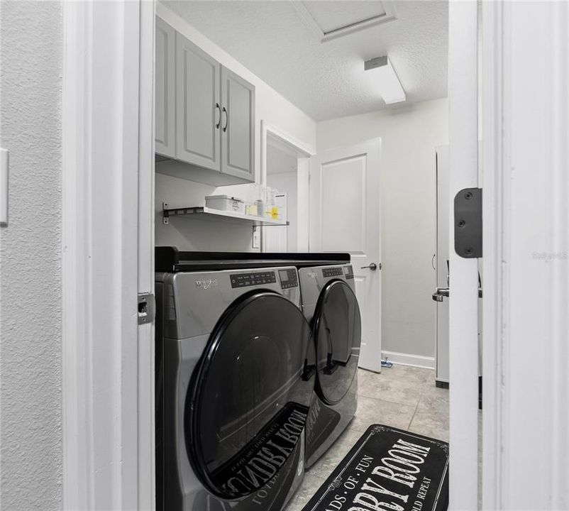 En Venta: $859,000 (4 camas, 2 baños, 2990 Pies cuadrados)