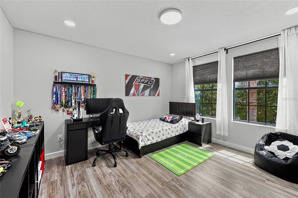En Venta: $859,000 (4 camas, 2 baños, 2990 Pies cuadrados)