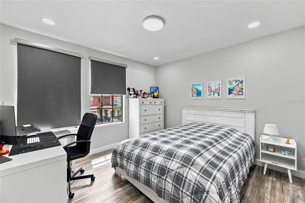 En Venta: $859,000 (4 camas, 2 baños, 2990 Pies cuadrados)