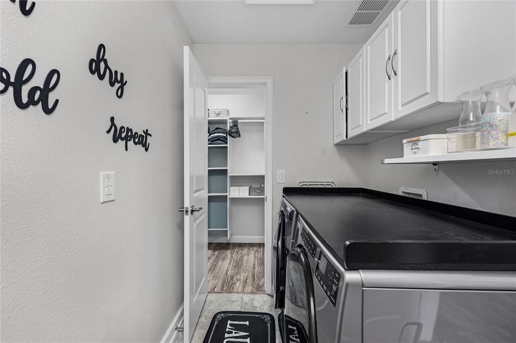 En Venta: $859,000 (4 camas, 2 baños, 2990 Pies cuadrados)