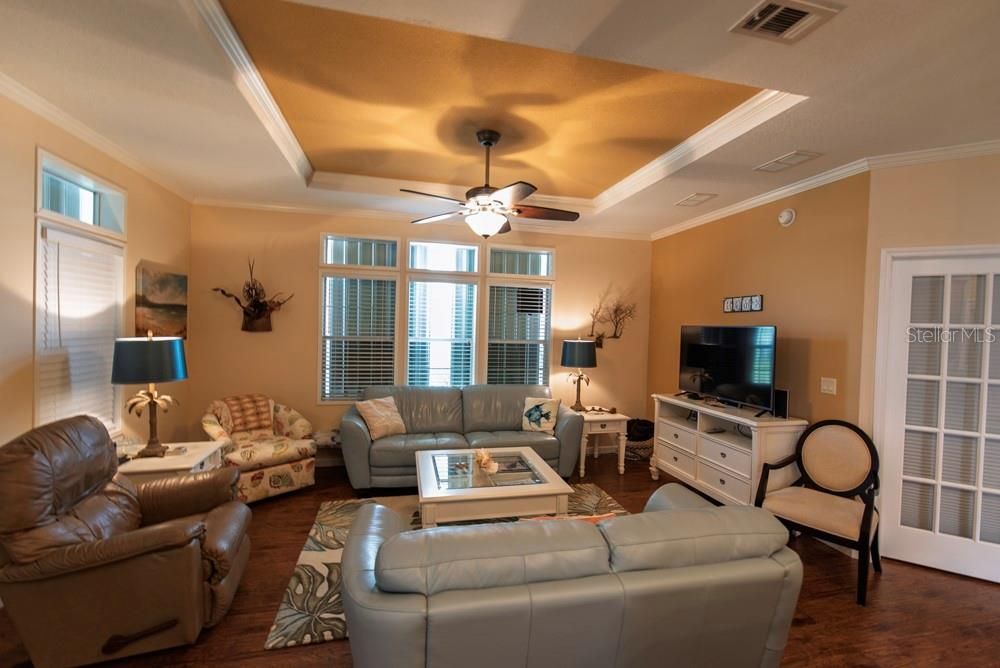 En Venta: $275,000 (3 camas, 2 baños, 1428 Pies cuadrados)