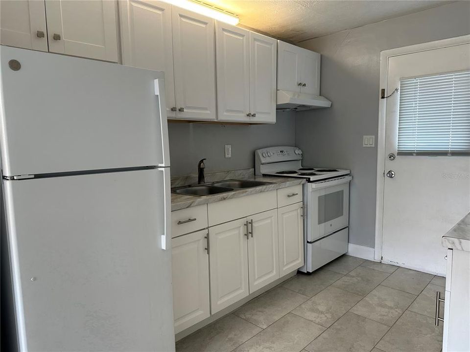 В аренду: $1,295 (2 спален, 1 ванн, 700 Квадратных фут)
