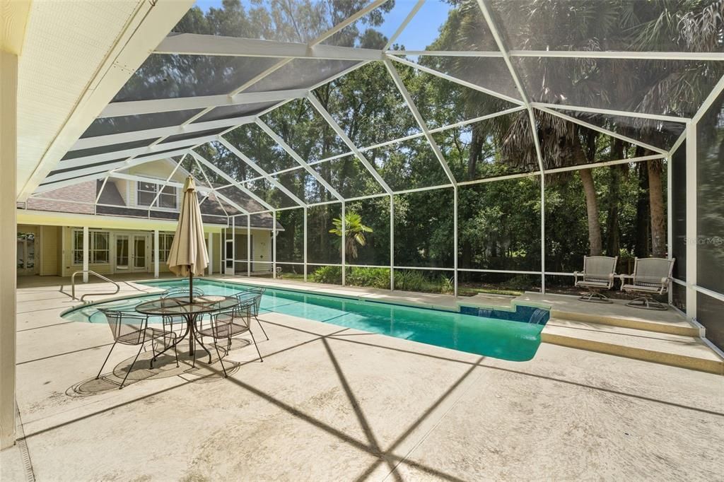 En Venta: $985,000 (5 camas, 4 baños, 3890 Pies cuadrados)