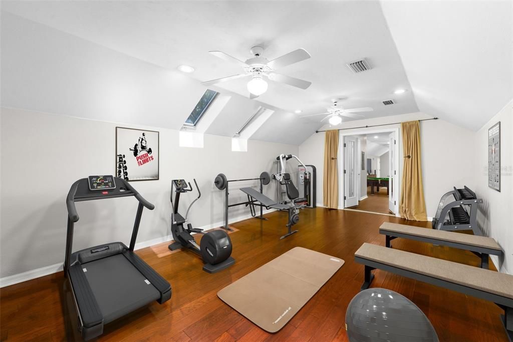 En Venta: $985,000 (5 camas, 4 baños, 3890 Pies cuadrados)