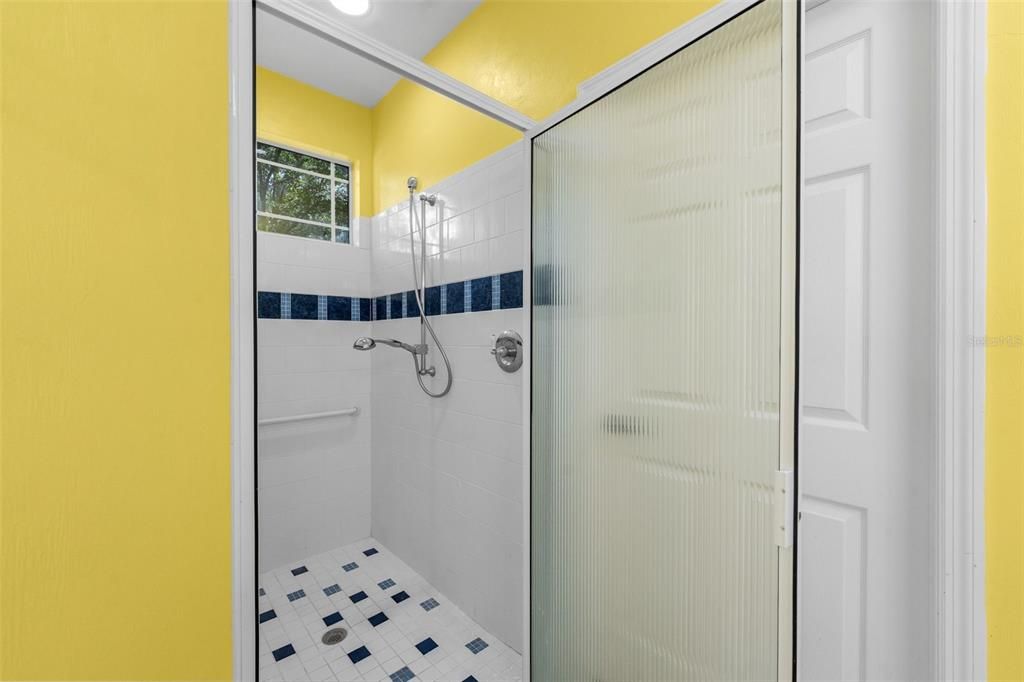 En Venta: $985,000 (5 camas, 4 baños, 3890 Pies cuadrados)
