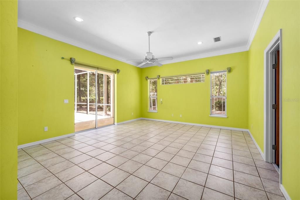 En Venta: $985,000 (5 camas, 4 baños, 3890 Pies cuadrados)
