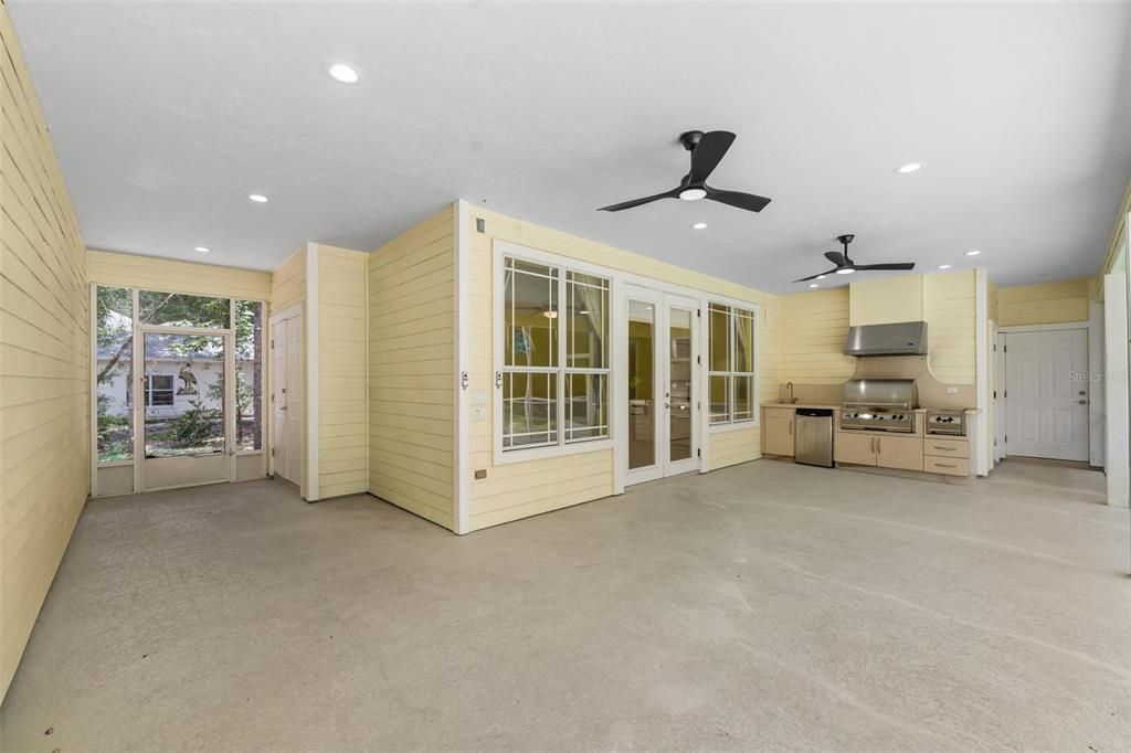 En Venta: $985,000 (5 camas, 4 baños, 3890 Pies cuadrados)