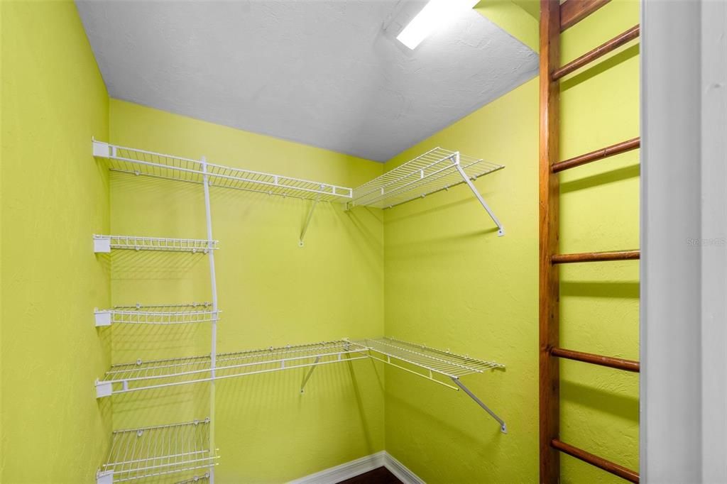 En Venta: $985,000 (5 camas, 4 baños, 3890 Pies cuadrados)