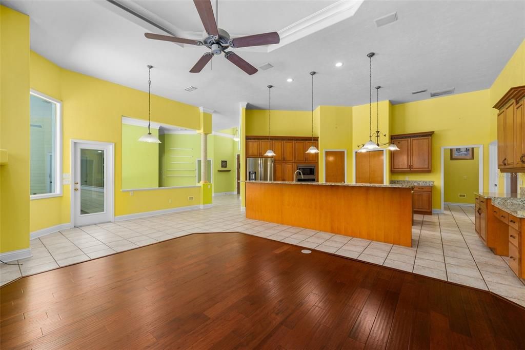 En Venta: $985,000 (5 camas, 4 baños, 3890 Pies cuadrados)
