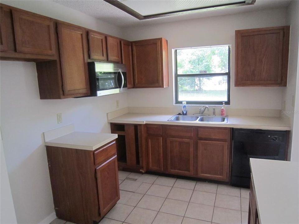 Active With Contract: $225,000 (2 beds, 1 baths, 1008 Square Feet)