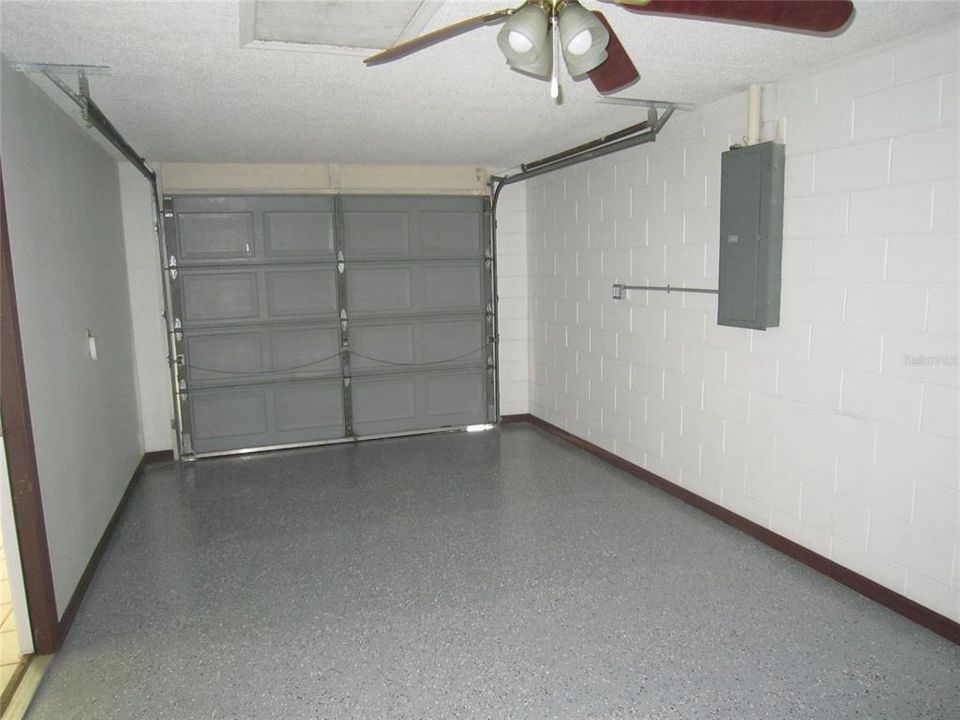Active With Contract: $225,000 (2 beds, 1 baths, 1008 Square Feet)