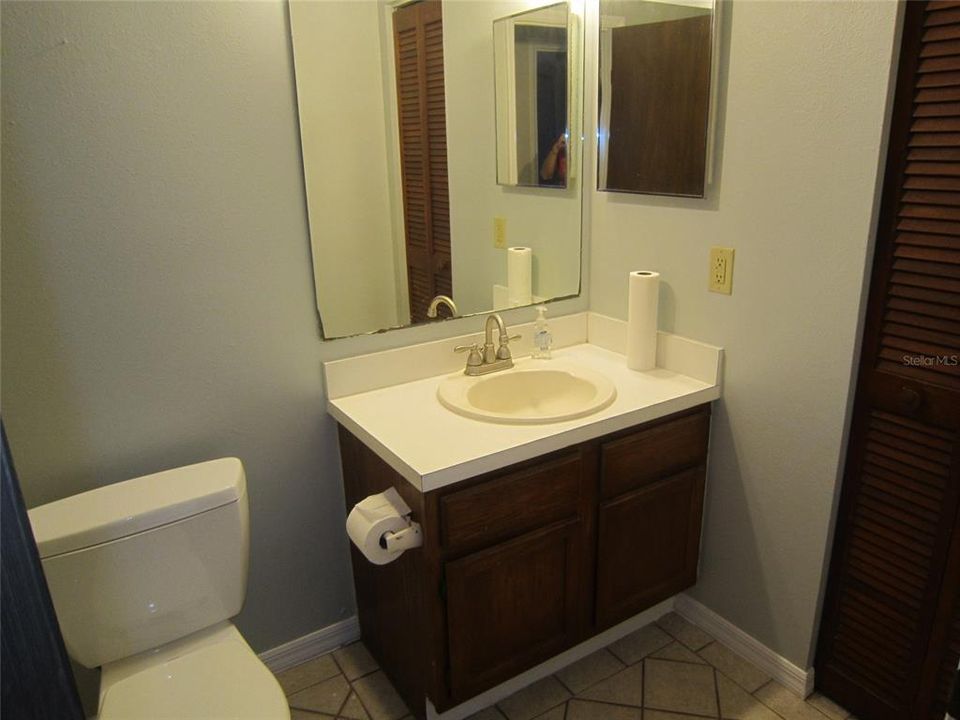 Active With Contract: $225,000 (2 beds, 1 baths, 1008 Square Feet)