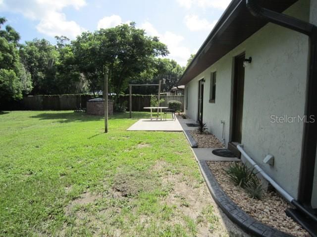 Active With Contract: $225,000 (2 beds, 1 baths, 1008 Square Feet)