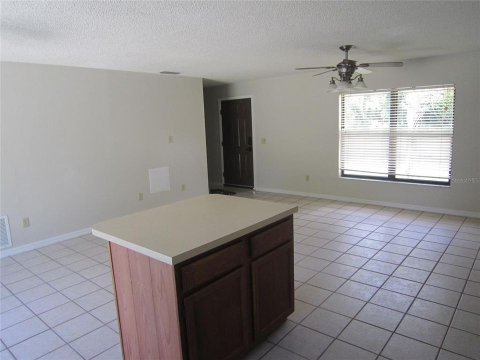 Active With Contract: $225,000 (2 beds, 1 baths, 1008 Square Feet)