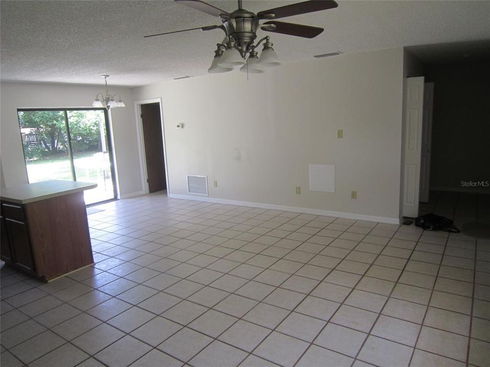 Active With Contract: $225,000 (2 beds, 1 baths, 1008 Square Feet)