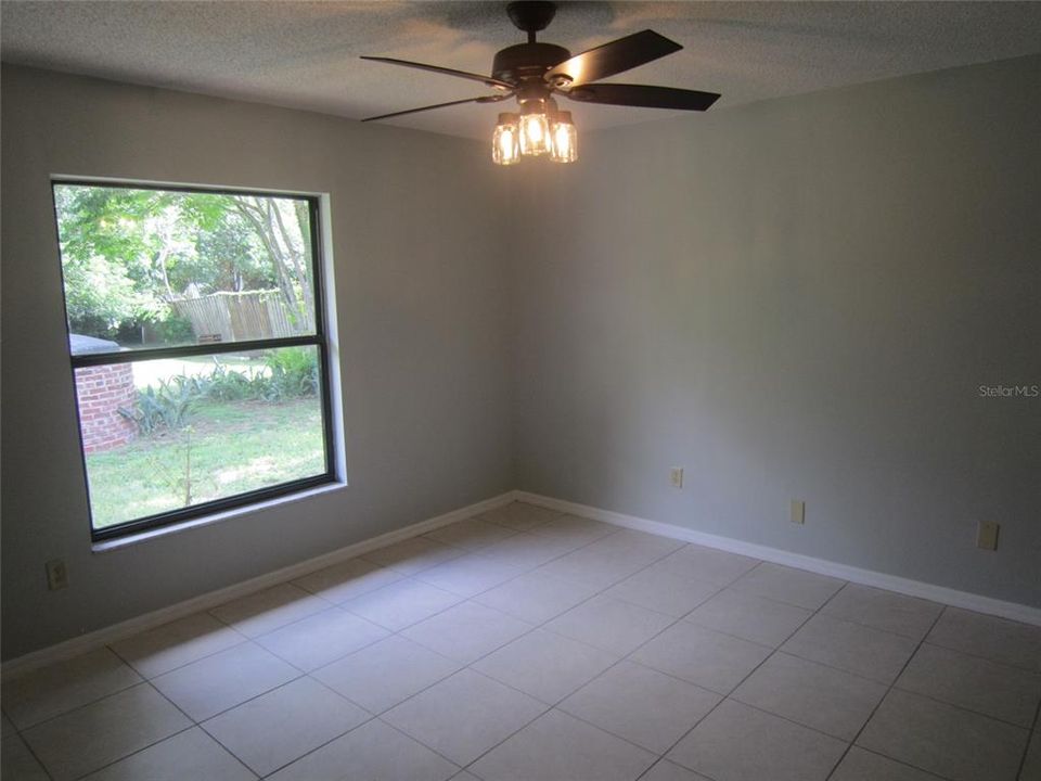 Active With Contract: $225,000 (2 beds, 1 baths, 1008 Square Feet)