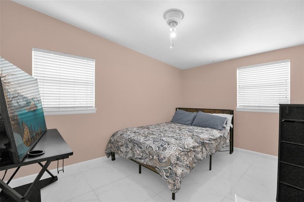 En Venta: $330,000 (3 camas, 2 baños, 1076 Pies cuadrados)