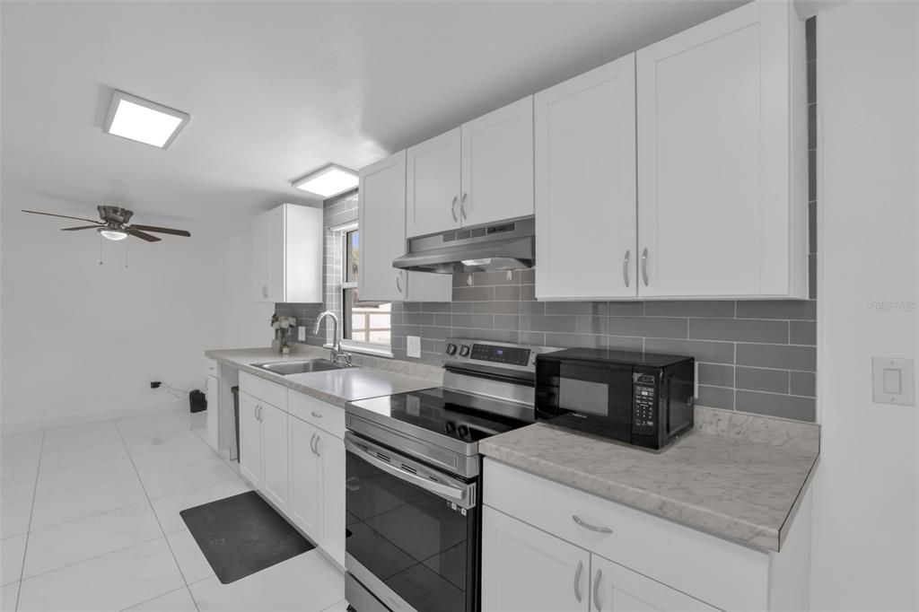 En Venta: $330,000 (3 camas, 2 baños, 1076 Pies cuadrados)