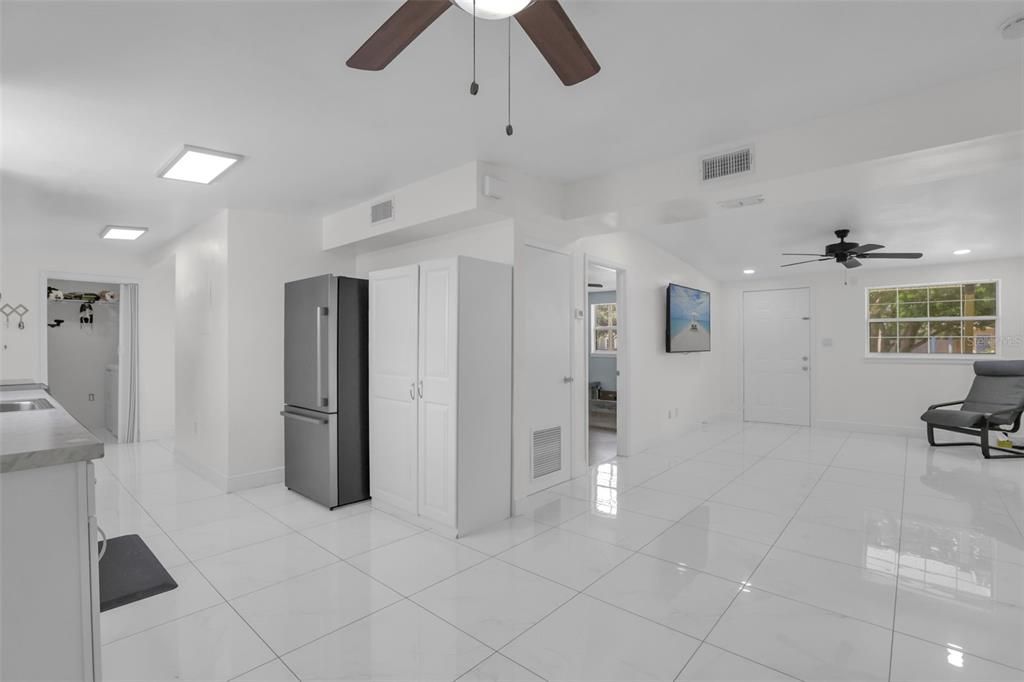 En Venta: $330,000 (3 camas, 2 baños, 1076 Pies cuadrados)