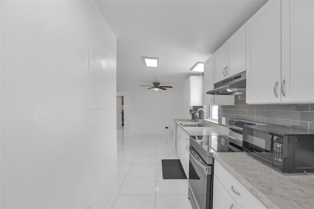 En Venta: $330,000 (3 camas, 2 baños, 1076 Pies cuadrados)