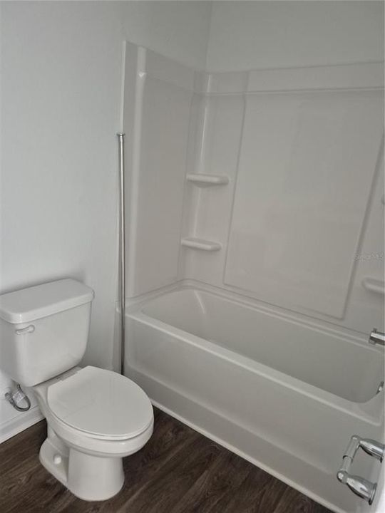 Activo con contrato: $1,750 (3 camas, 2 baños, 1200 Pies cuadrados)