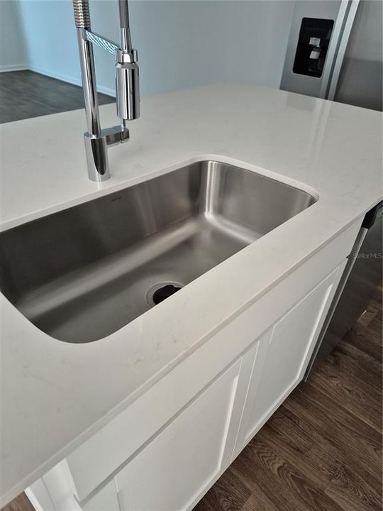 Activo con contrato: $1,750 (3 camas, 2 baños, 1200 Pies cuadrados)