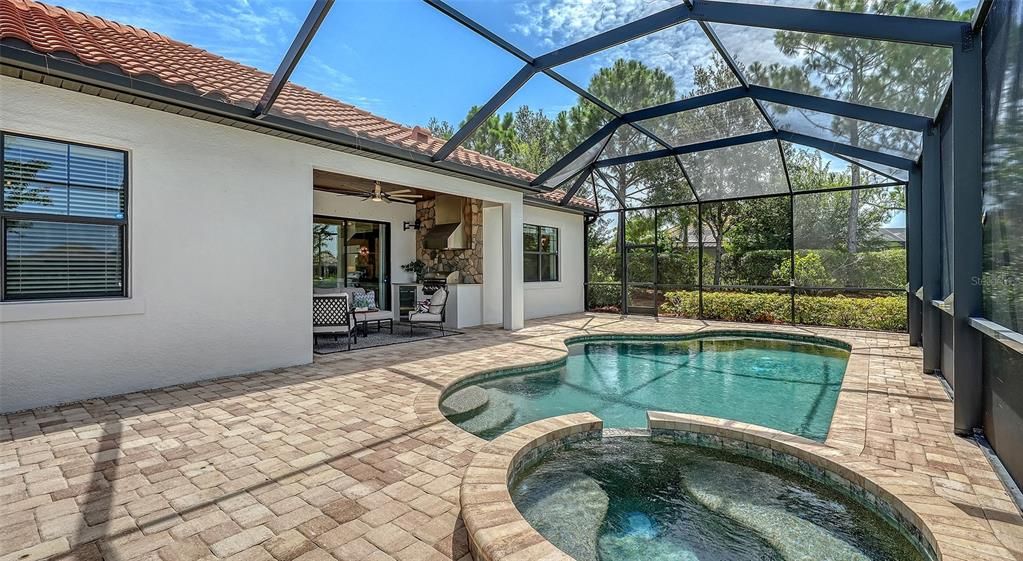 En Venta: $1,040,000 (3 camas, 3 baños, 2427 Pies cuadrados)