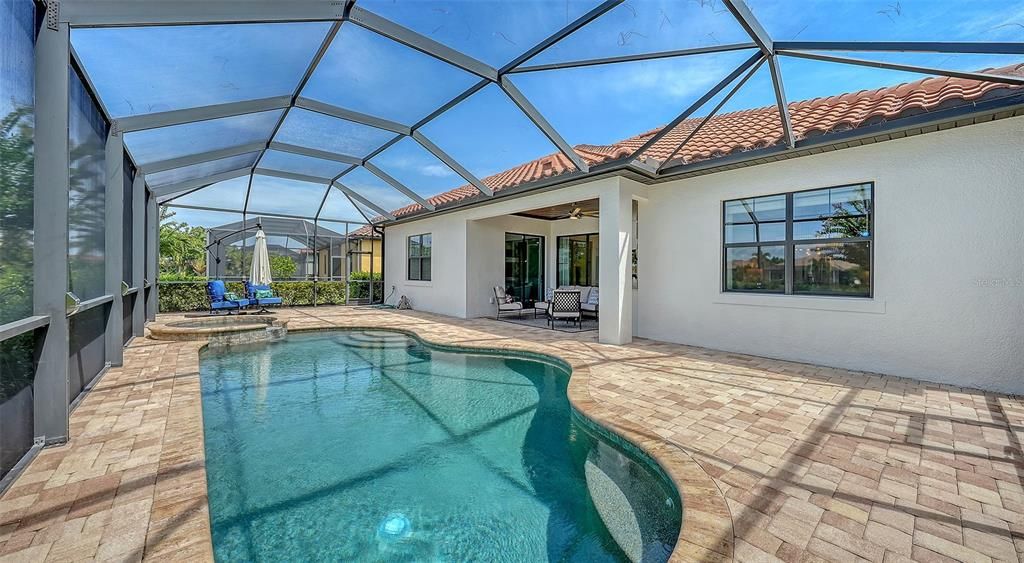 En Venta: $1,040,000 (3 camas, 3 baños, 2427 Pies cuadrados)