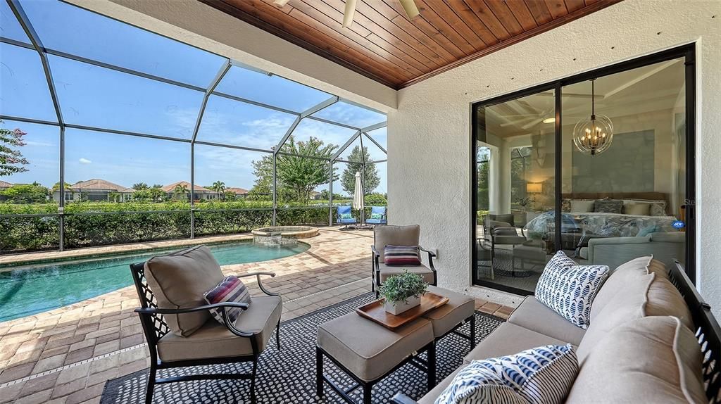 En Venta: $1,040,000 (3 camas, 3 baños, 2427 Pies cuadrados)