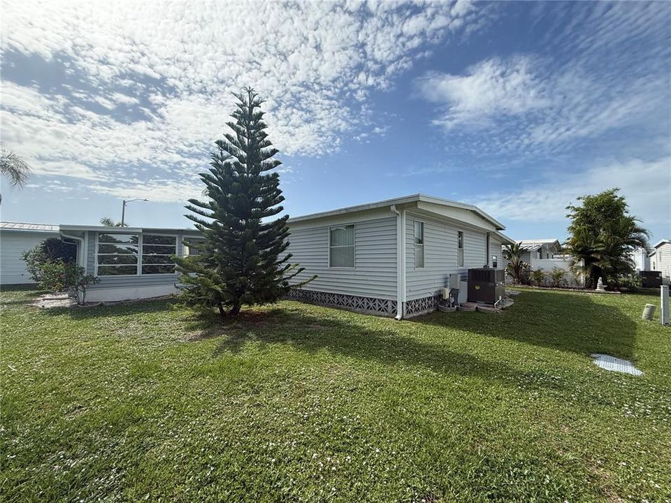 For Sale: $219,000 (2 beds, 2 baths, 1104 Square Feet)