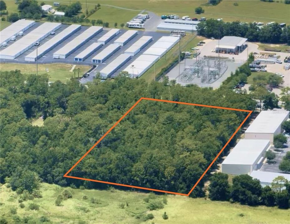 На продажу: $675,000 (3.04 acres)