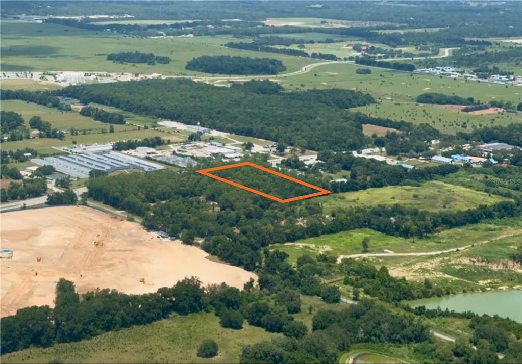 На продажу: $675,000 (3.04 acres)